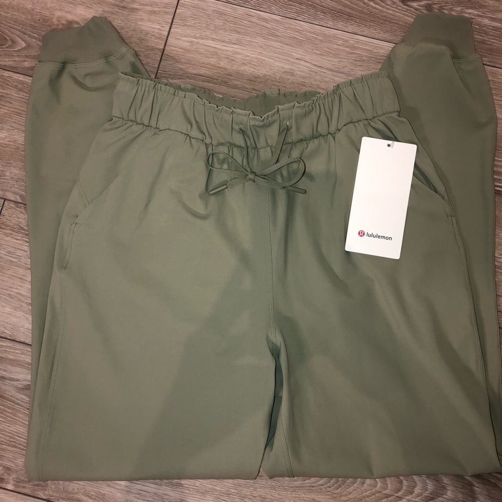 Green lululemon stretch high rise joggers NWT